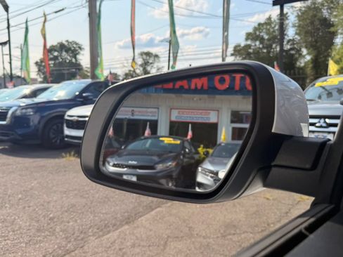 Used 2025 Hyundai Venue SEL FWD image 27