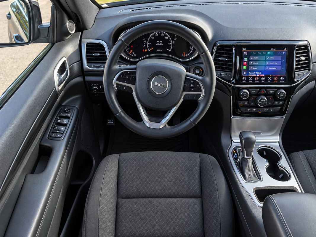 Used 2019 Jeep Grand Cherokee Laredo w/ 18" Wheel & 8.4" Radio Group AWD/4WD image 13