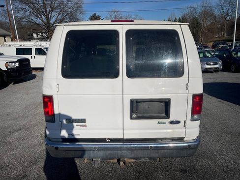 Used 2010 Ford E-350 and Econoline 350 XLT image 5