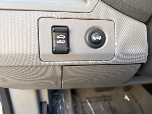 Used 2008 Chrysler Sebring LX image 9