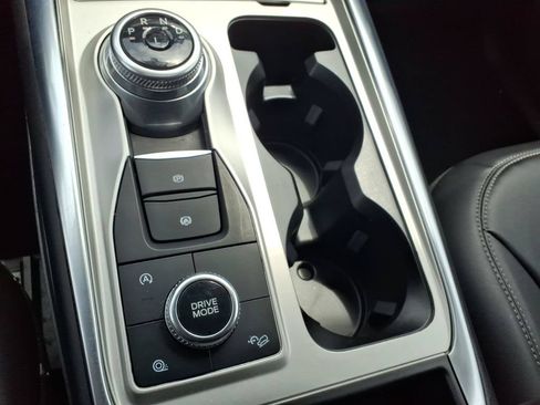 Used 2024 Ford Explorer XLT w/ Equipment Group 202A AWD/4WD image 23