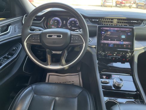 Used 2023 Jeep Grand Cherokee L Limited w/ Black Appearance Package image 17
