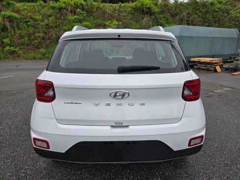 Used 2025 Hyundai Venue SEL FWD image 8