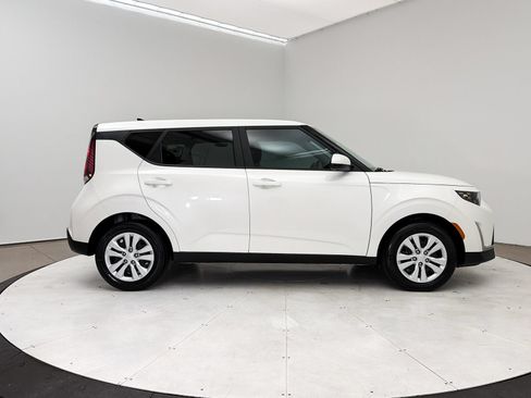 Certified 2025 Kia Soul LX FWD image 28