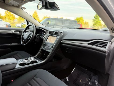 Used 2019 Ford Fusion SE FWD image 23