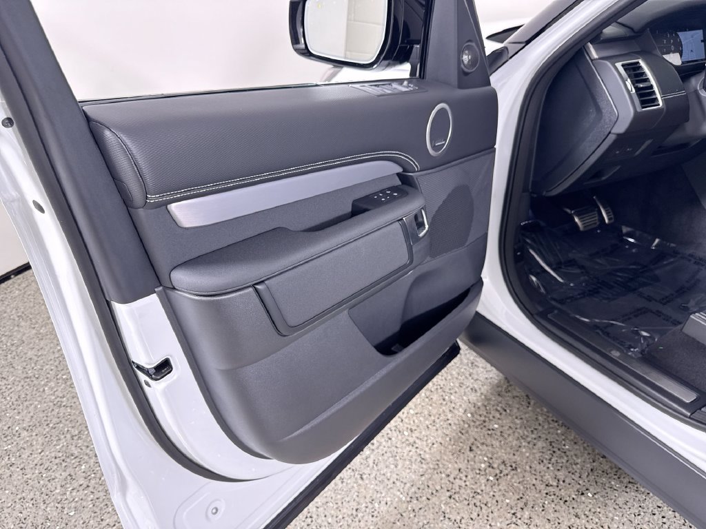 New 2026 Land Rover Discovery Limited Edition AWD/4WD image 13