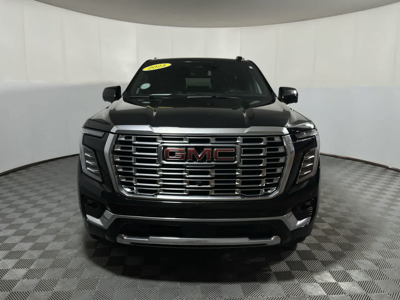 Used 2025 GMC Yukon Denali AWD/4WD image 3