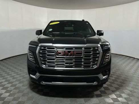 Used 2025 GMC Yukon Denali AWD/4WD image 3