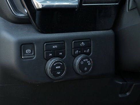 Used 2023 Chevrolet Silverado 1500 LT image 10