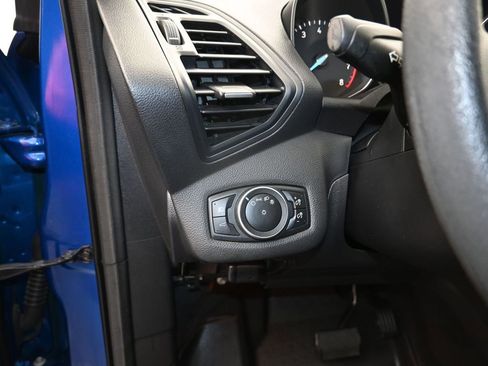 Used 2017 Ford Escape SE w/ SE Cold Weather Package AWD/4WD image 12
