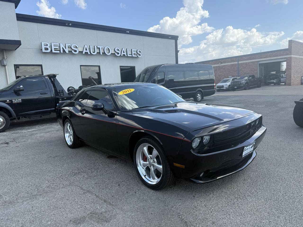 Used 2011 Dodge Challenger R/T RWD image 4