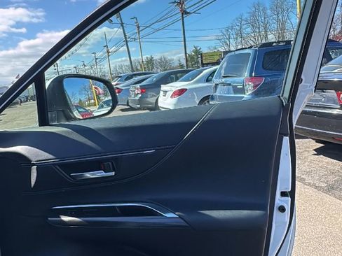 Used 2021 Toyota Venza XLE w/ Softex Package image 24