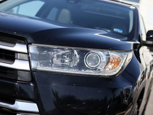 Used 2018 Toyota Highlander Limited Platinum image 10