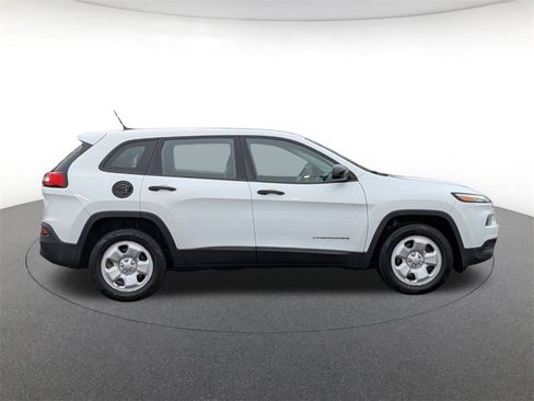 Used 2017 Jeep Cherokee Sport image 4