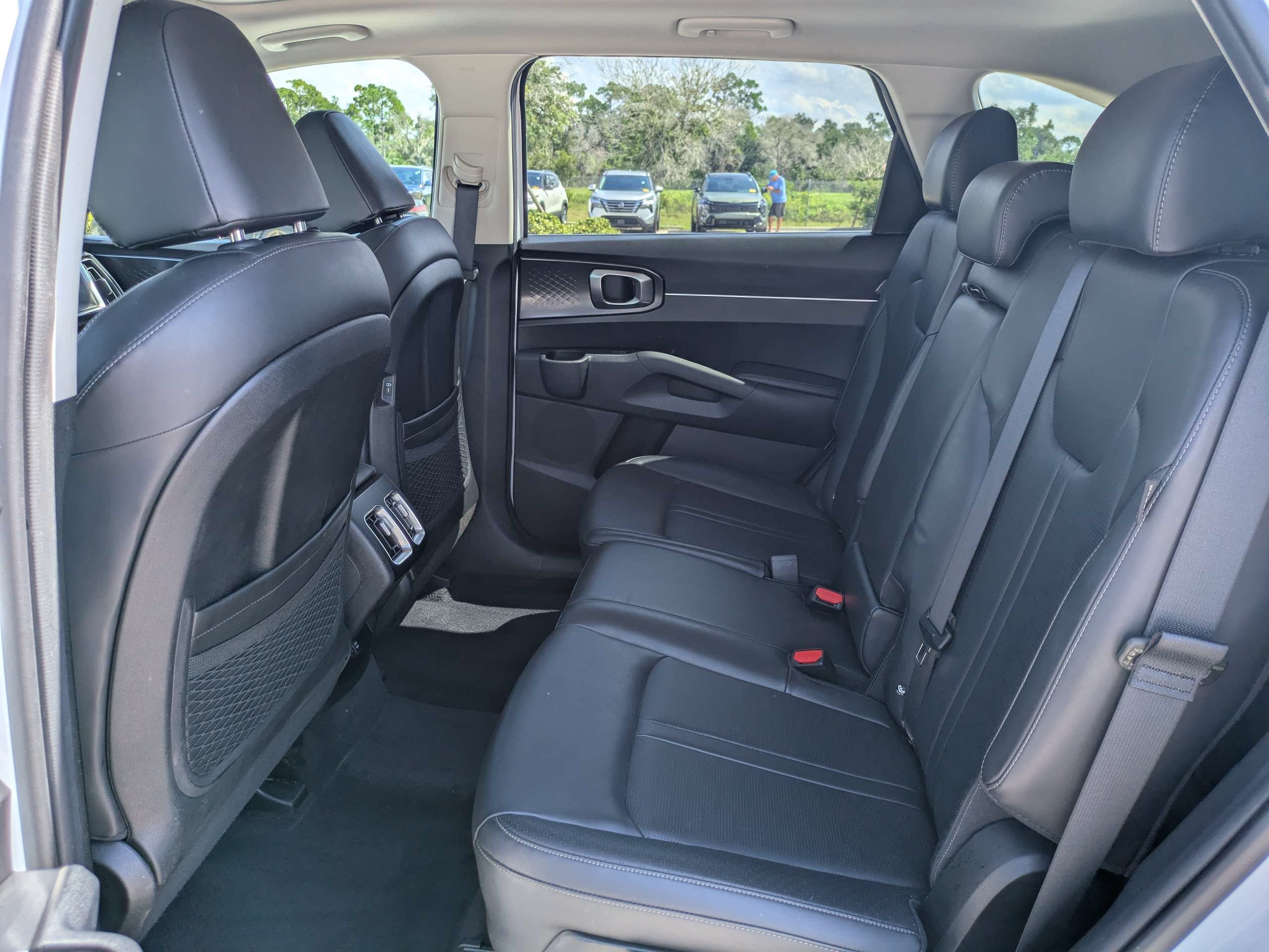 Certified 2025 Kia Sorento S w/ Panoramic Sunroof Package FWD image 16