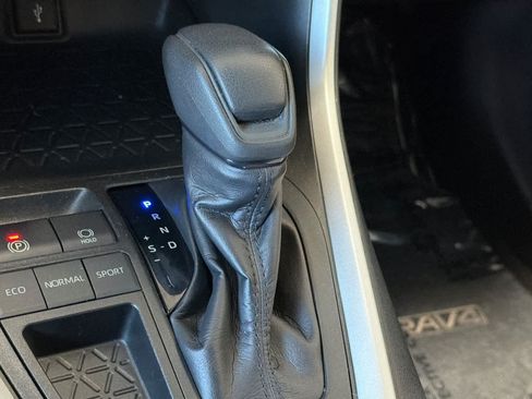 Used 2020 Toyota RAV4 LE w/ Carpet Mat Package FWD image 22