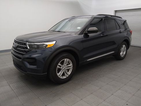 Used 2022 Ford Explorer XLT RWD image 2