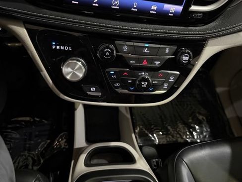 Used 2022 Chrysler Pacifica Touring-L AWD/4WD image 21
