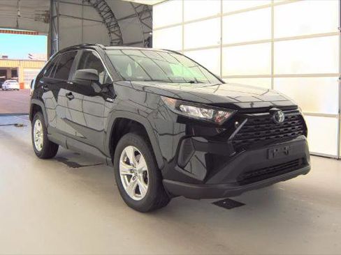 Used 2021 Toyota RAV4 LE AWD/4WD image 3