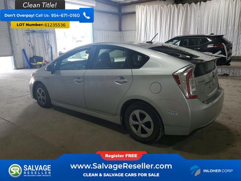 Used 2014 Toyota Prius Four w/ Preferred Accessory Package FWD image 3