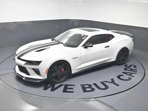 Used 2017 Chevrolet Camaro SS RWD image 20