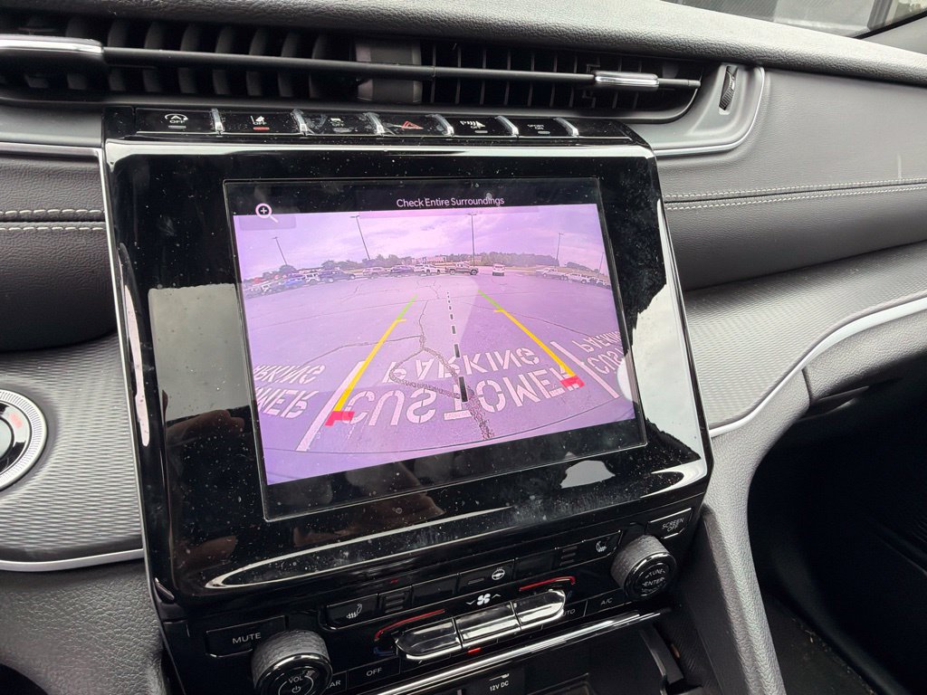 Certified 2025 Jeep Grand Cherokee Laredo X w/ Luxury Tech Group I RWD image 17