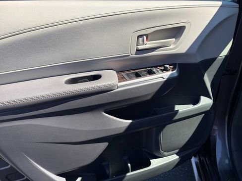 Used 2024 Toyota Sienna LE w/ LE Plus Package FWD image 13