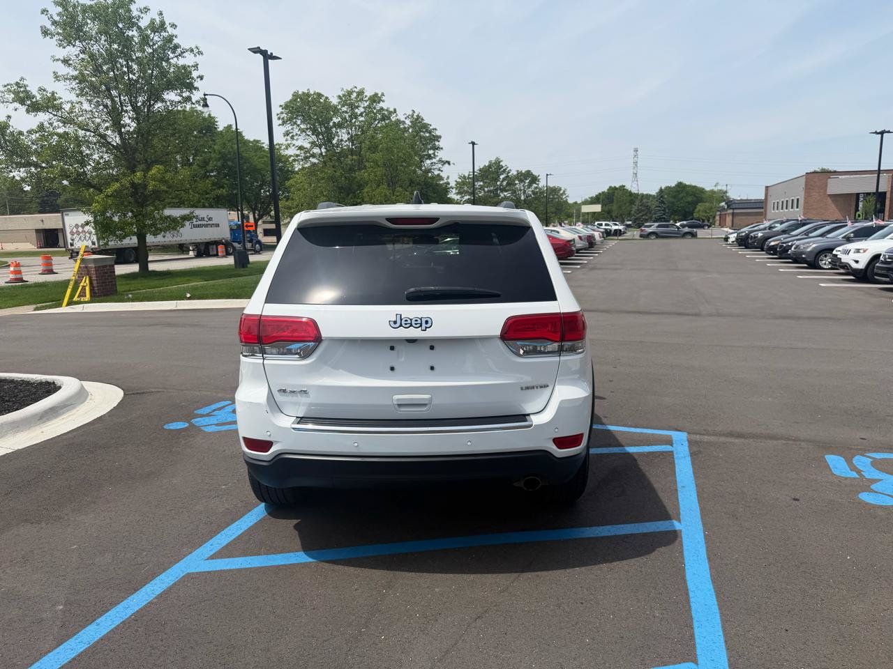 Used 2018 Jeep Grand Cherokee Limited AWD/4WD image 6