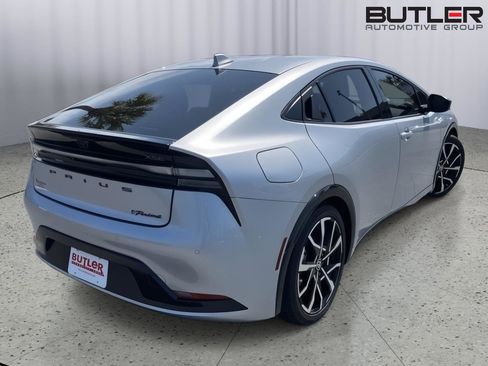 Used 2024 Toyota Prius Prime FWD image 5