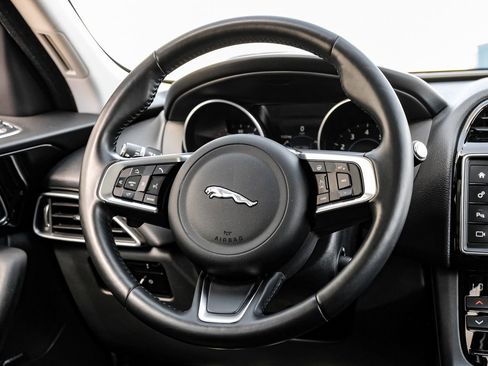 Used 2018 Jaguar F-PACE Prestige AWD/4WD image 16