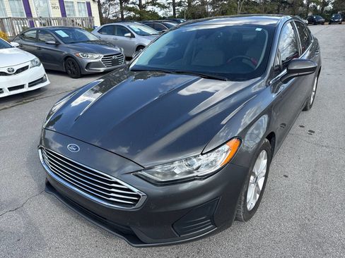 Used 2020 Ford Fusion SE FWD image 2