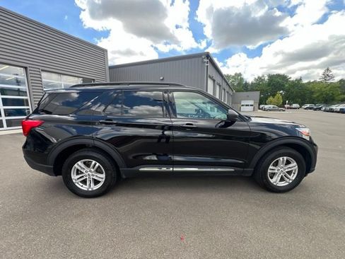 Used 2023 Ford Explorer XLT w/ Equipment Group 202A AWD/4WD image 4