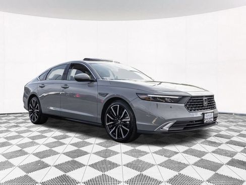 Used 2024 Honda Accord Touring image 11