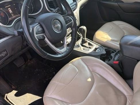 Used 2016 Jeep Cherokee Limited image 10