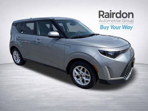 Used 2023 Kia Soul S FWD image 1