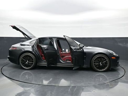 Used 2020 Porsche Panamera 4 image 44