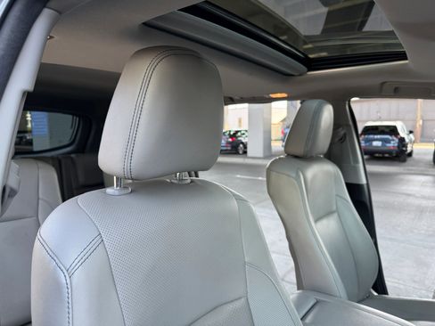 Used 2018 Toyota Highlander Limited image 30