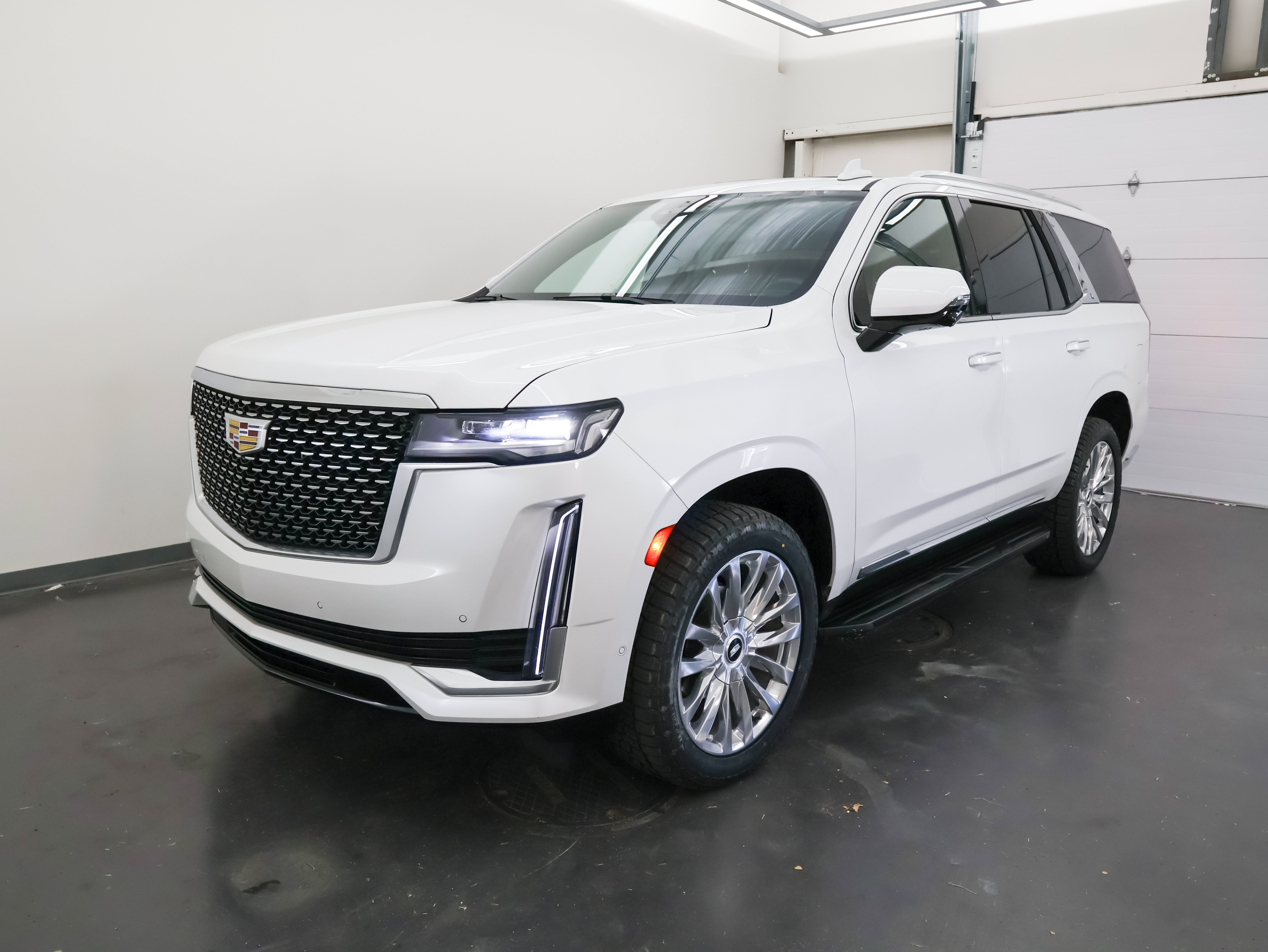 Used 2024 Cadillac Escalade Premium Luxury w/ Performance Package AWD/4WD image 7