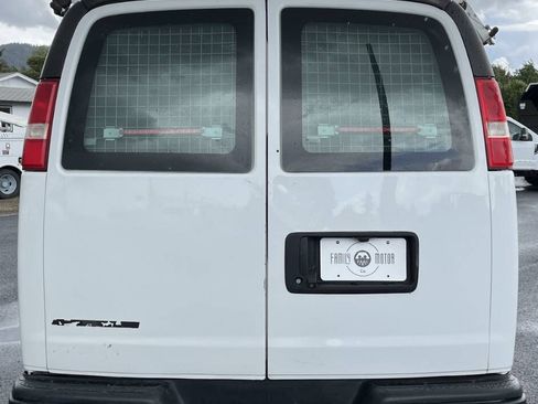 Used 2018 Chevrolet Express 2500 w/ Driver Convenience Package RWD image 6