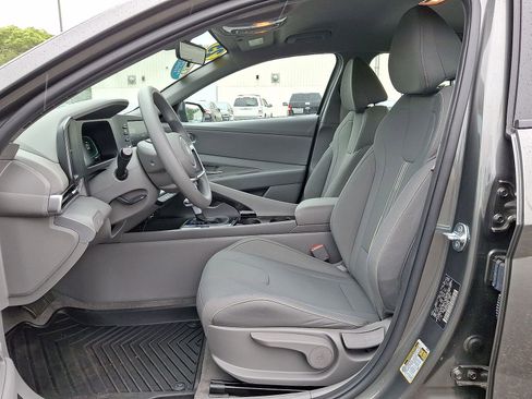 Used 2025 Hyundai Elantra Hybrid FWD image 17