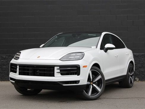 Used 2025 Porsche Cayenne Coupe image 1