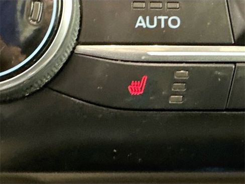 Used 2020 Ford Escape SE image 17