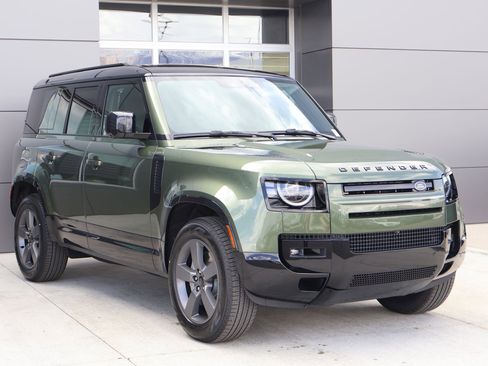 New 2026 Land Rover Defender 110 X-Dynamic SE AWD/4WD image 3