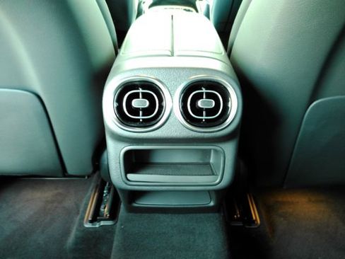 Used 2025 Mercedes-Benz GLC 300 image 29