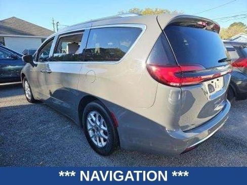 Used 2021 Chrysler Pacifica Touring-L image 5