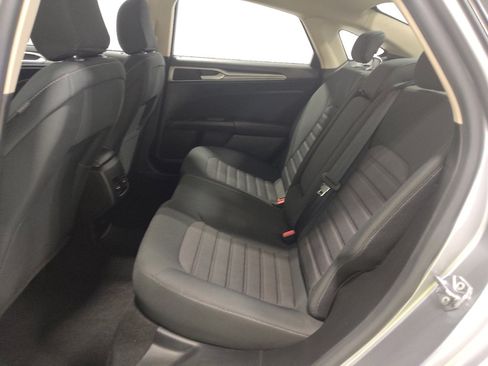 Used 2020 Ford Fusion SE image 18