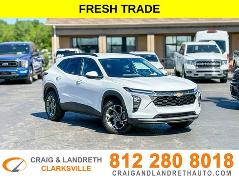 Used 2025 Chevrolet Trax LT w/ Driver Confidence Package FWD image 1