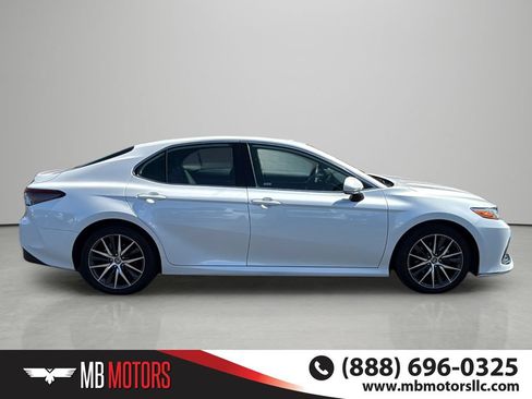 Used 2024 Toyota Camry XLE w/ Cold Weather Package FWD image 5