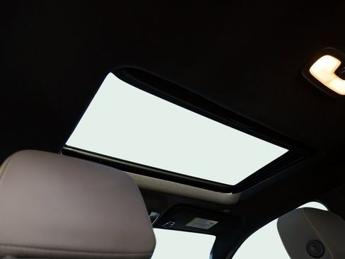 Used 2024 Chevrolet Colorado ZR2 w/ Technology Package image 27