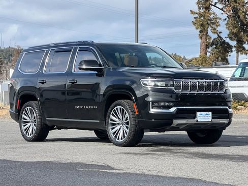 Used 2022 Jeep Grand Wagoneer Series III w/ Rear-Seat Entertainment Group image 9